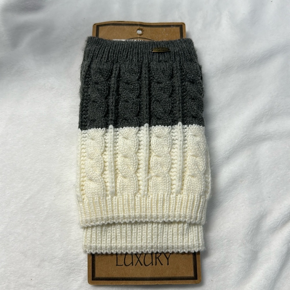 NWT CC Boot Toppers Gray & Cream Cable Knit - Picture 1 of 4